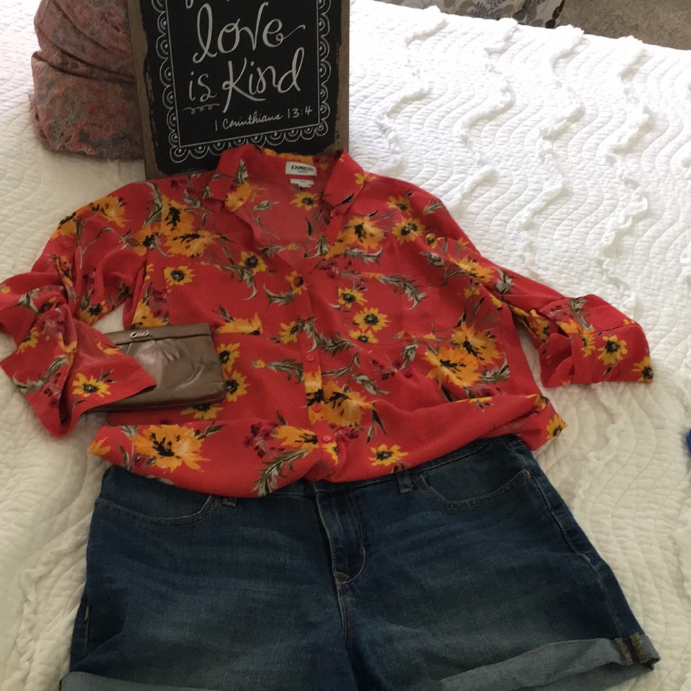Express! Daisy top